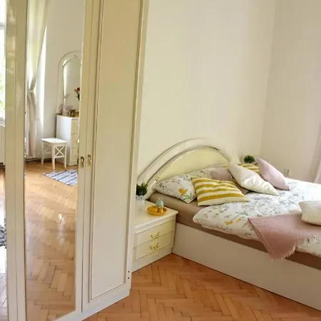 شقة Elegant 3br With Sauna In Centre *