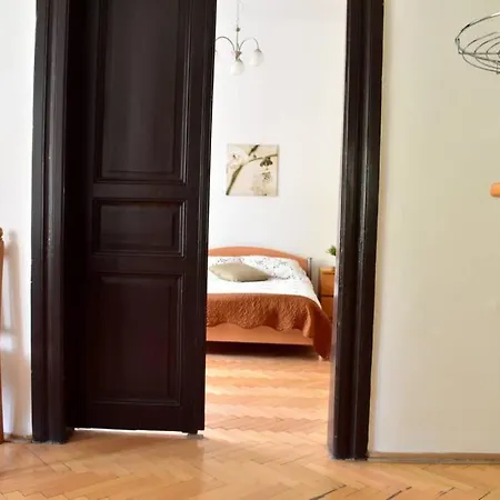 Elegant 3br With Sauna In Centre شقة