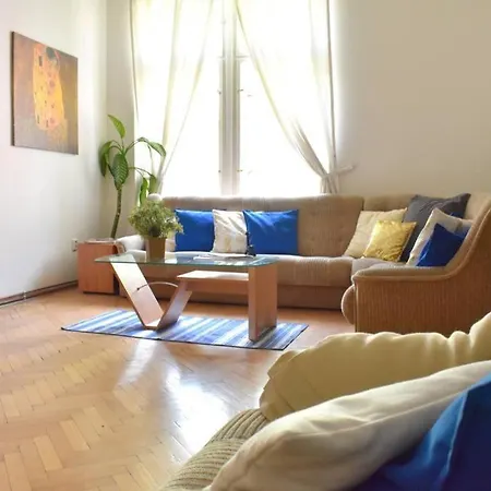 Elegant 3br With Sauna In Centre *