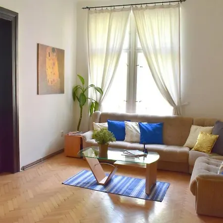 Elegant 3br With Sauna In Centre *