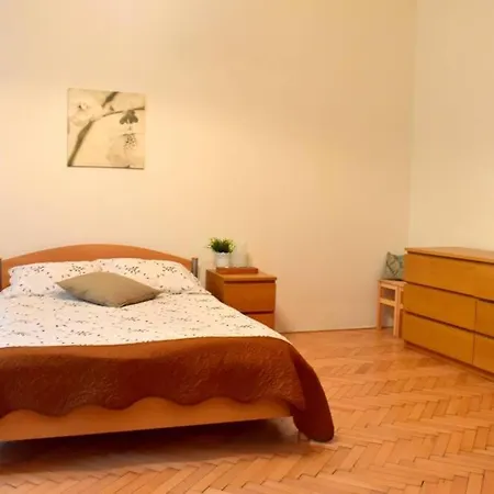 Apartament Elegant 3br With Sauna In Centre