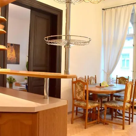 Elegant 3br With Sauna In Centre *