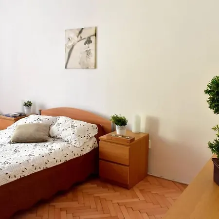 Elegant 3br With Sauna In Centre *