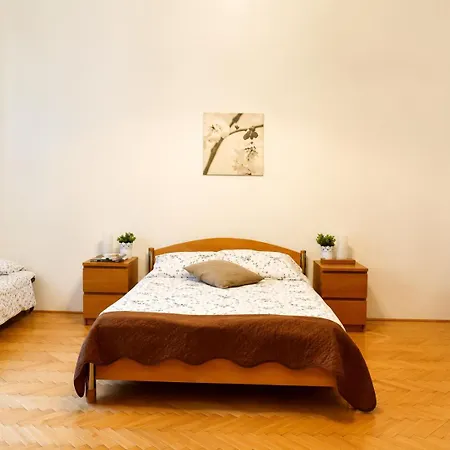 아파트 Elegant 3br With Sauna In Centre